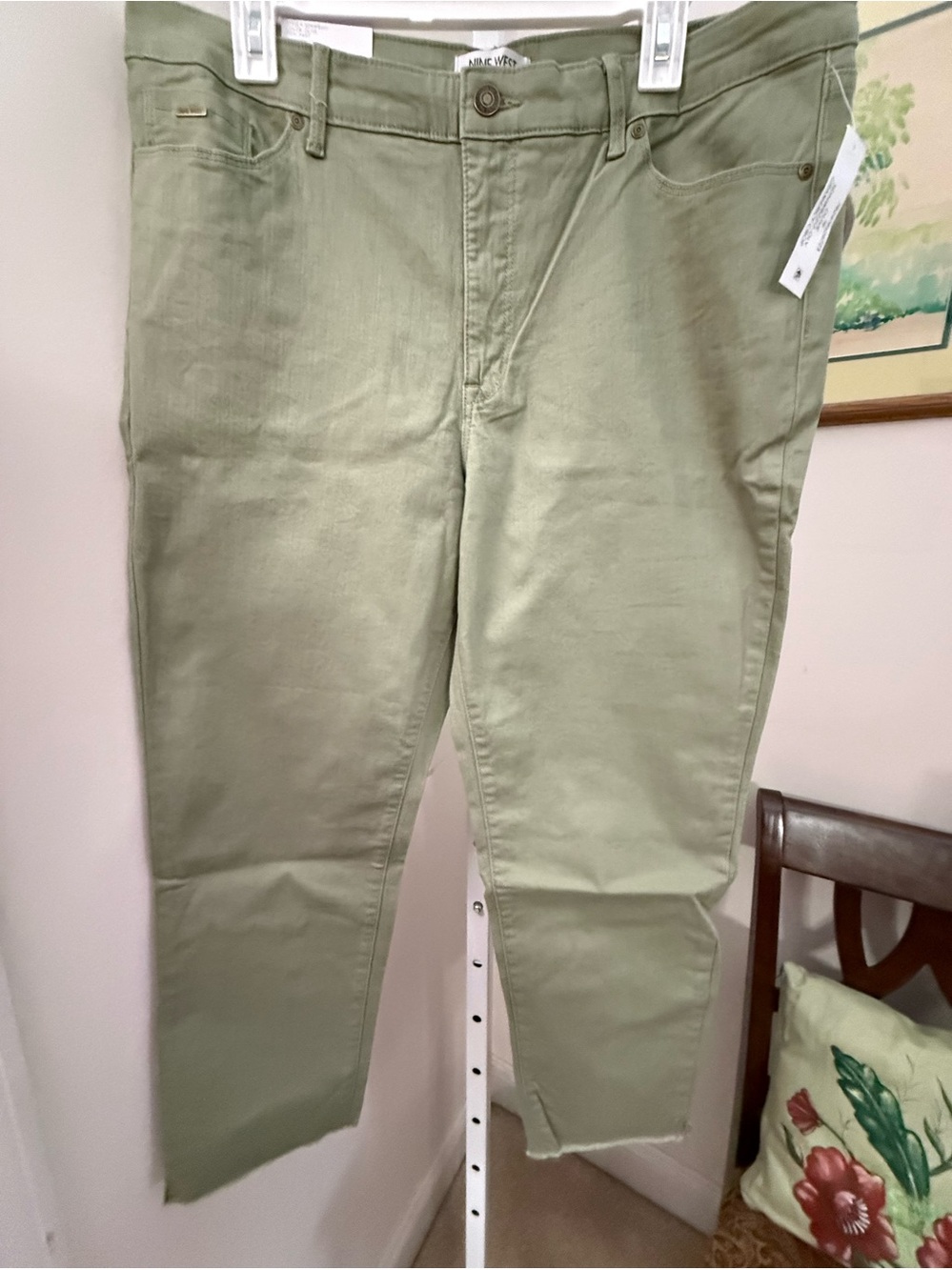 Nine West Gramercy Crop Length Fray Hem Jeans. Size 16